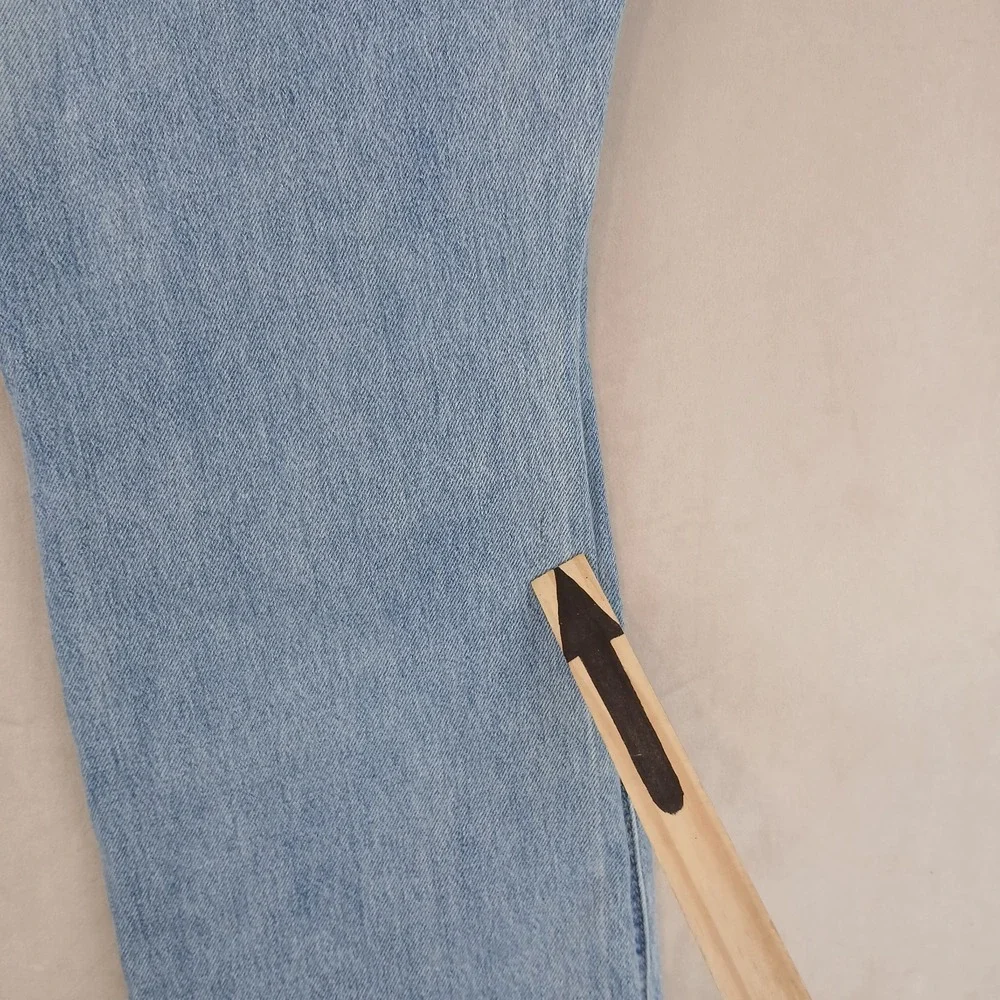 Old Navy 36x32 Mens Jeans Light‎ Wash **Actual 35x26 ** FLAWS